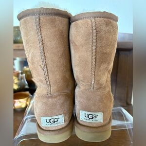 UGG Australian classic short sheepskin boots chestnut color size 6 US women’s